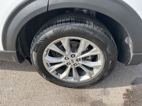 Used 2024 Ford Explorer Limited image 17