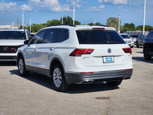 Used 2018 Volkswagen Tiguan SE w/ Panoramic Sunroof Package FWD image 5
