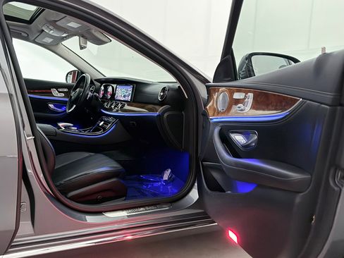 Used 2018 Mercedes-Benz E 300 4MATIC w/ Premium 1 Package image 24