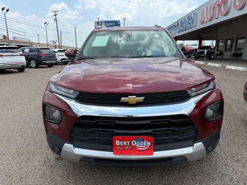 Used 2023 Chevrolet TrailBlazer LT w/ Convenience Package FWD image 2