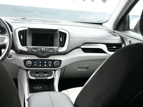 Used 2024 GMC Terrain SLE image 16