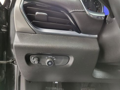 Used 2023 Chevrolet Traverse LT image 10