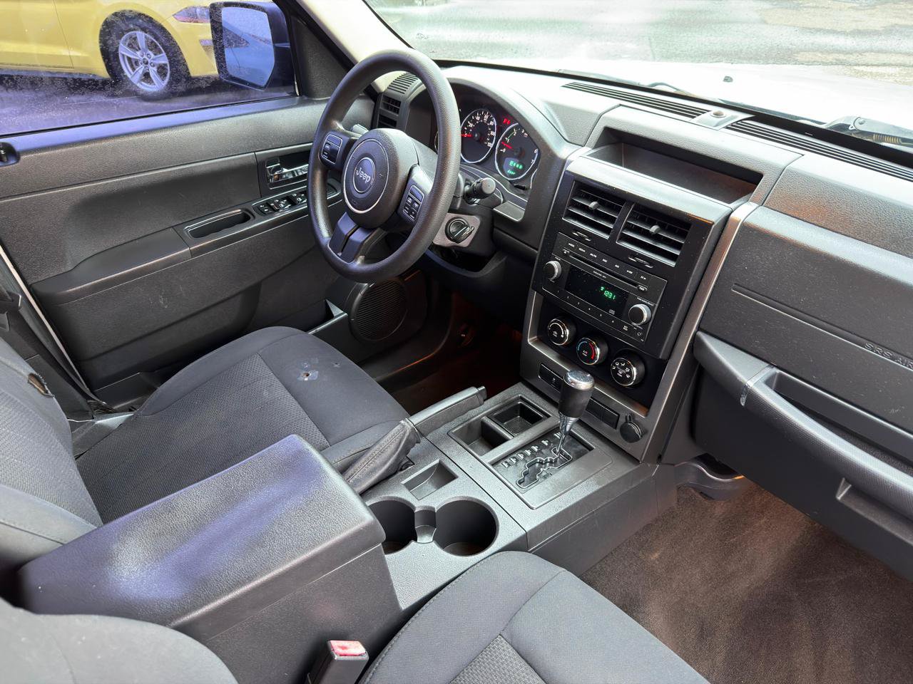 Used 2011 Jeep Liberty Sport RWD image 8