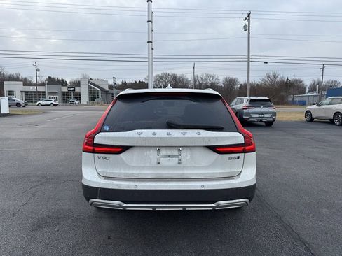 Used 2023 Volvo V90 B6 Cross Country Ultimate w/ Climate Package image 21
