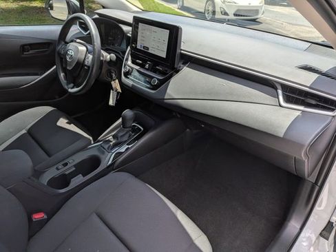 Used 2025 Toyota Corolla LE FWD image 30
