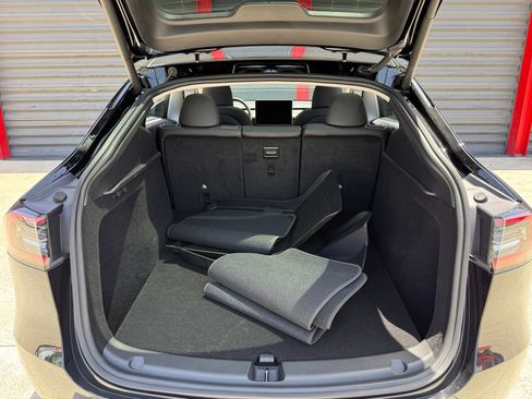 Used 2024 Tesla Model Y Long Range RWD image 19
