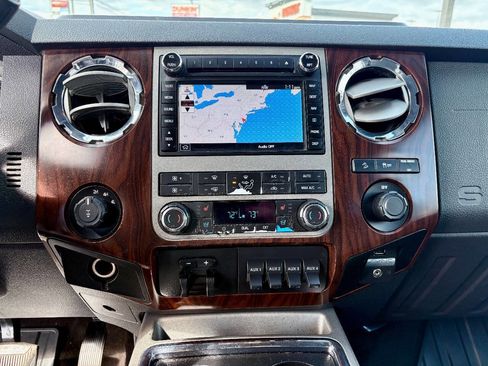 Used 2011 Ford F250 Lariat w/ Chrome Pkg image 15