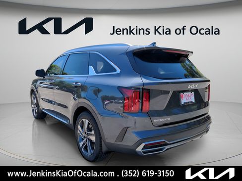 Certified 2023 Kia Sorento SX Prestige w/ Panoramic Sunroof Package AWD/4WD image 6