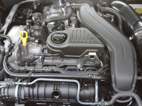 Used 2025 Volkswagen Jetta SE FWD image 19