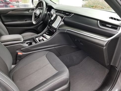 Certified 2024 Jeep Grand Cherokee Laredo w/ Luxury Tech Group I image 14