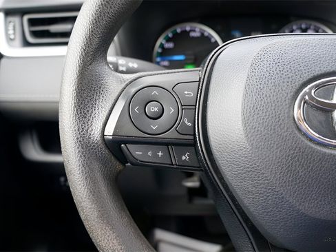 Used 2021 Toyota RAV4 LE image 19