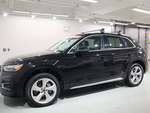 Used 2021 Audi Q5 2.0T Premium Plus w/ Premium Plus Package AWD/4WD image 3