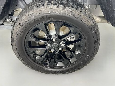 Used 2024 Jeep Gladiator Sport AWD/4WD image 28