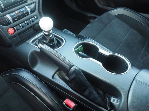 Used 2016 Ford Mustang Shelby GT350 w/ Technology Package image 11