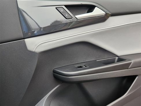 Used 2022 Volkswagen Taos SEL image 20