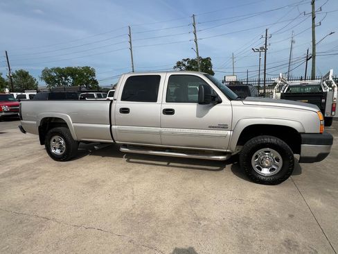 Used 2006 Chevrolet Silverado 2500 LT w/ Heavy-Duty Power Package RWD image 9
