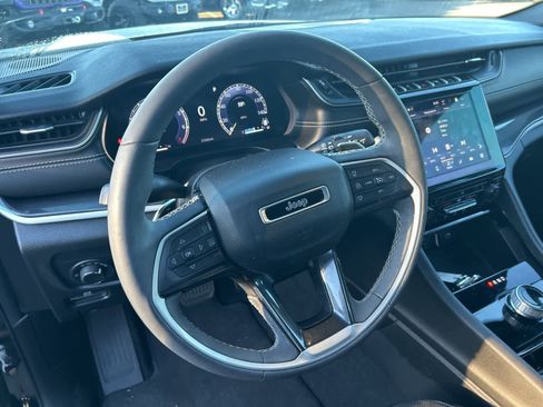 Used 2023 Jeep Grand Cherokee Altitude image 32