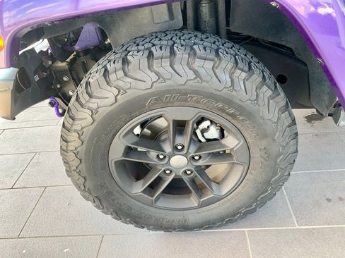 Used 2017 Jeep Wrangler Sahara image 9