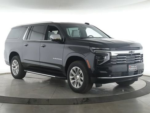 Used 2026 Chevrolet Suburban Premier w/ Sun And Tow Package AWD/4WD image 2
