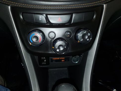 Used 2019 Chevrolet Trax LT w/ LT Convenience Package AWD/4WD image 18