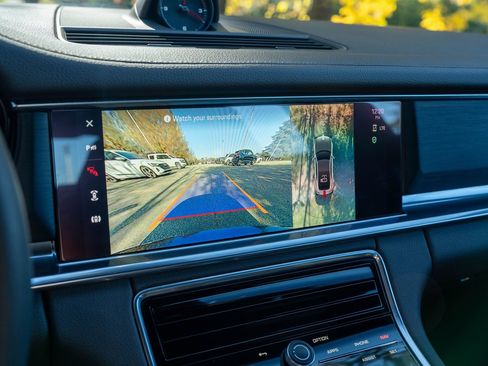 Certified 2023 Porsche Panamera Platinum Edition image 29