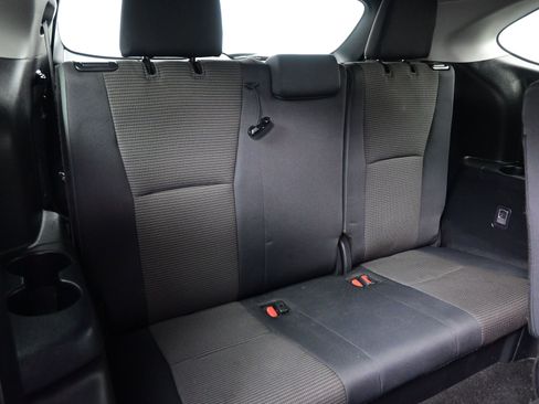 Used 2024 Toyota Highlander LE image 17