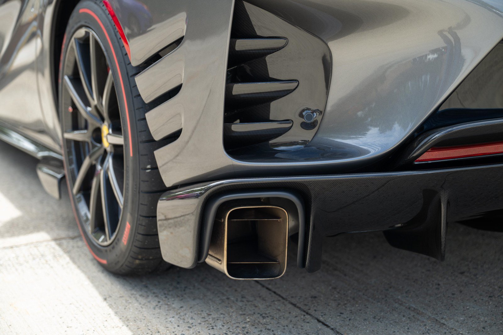 Used 2022 Ferrari 812 Competizione RWD image 33