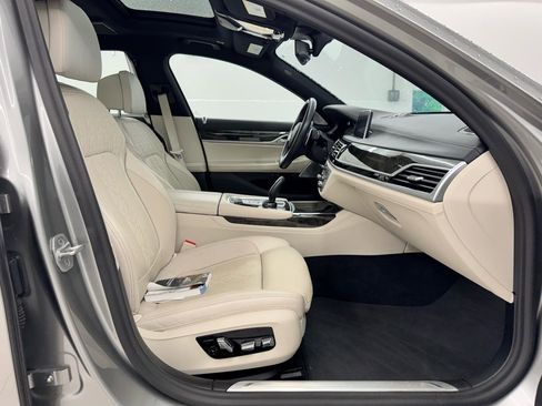 Used 2021 BMW 750i xDrive w/ Executive Package AWD/4WD image 18