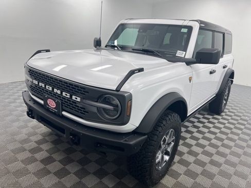 Used 2024 Ford Bronco Badlands image 2