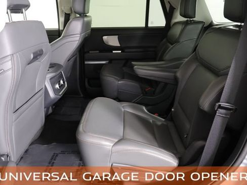 Used 2025 Ford Expedition Active AWD/4WD image 18