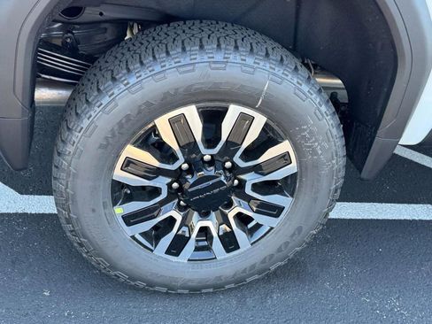 New 2026 GMC Sierra 2500 Denali Ultimate w/ LPO, Black Badging Package AWD/4WD image 5