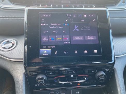 Used 2024 Jeep Grand Cherokee L Altitude image 21