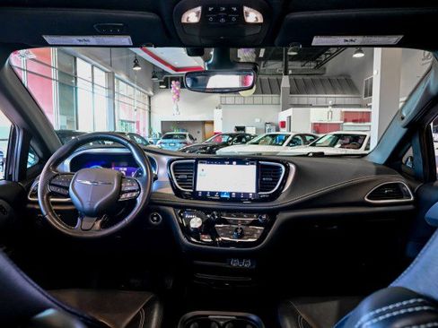 Used 2021 Chrysler Pacifica Touring-L w/ S Appearance Package image 27