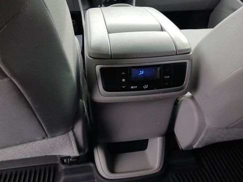 Used 2017 Toyota Highlander LE AWD/4WD image 22