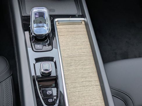 New 2026 Volvo XC60 B5 Plus w/ Climate Package AWD/4WD image 14
