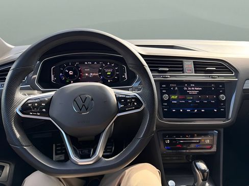 Used 2022 Volkswagen Tiguan SEL R-Line AWD/4WD image 11