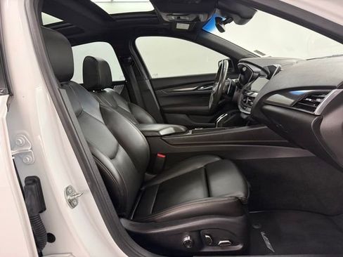 Used 2022 Cadillac CT5 V w/ LPO, ONYX Package image 33