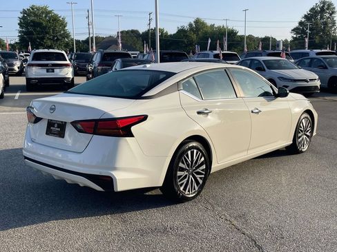 Used 2025 Nissan Altima 2.5 SV FWD image 7