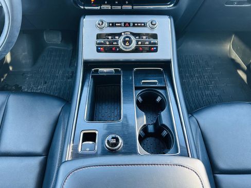 Used 2023 Lincoln Aviator AWD w/ Premium Package image 25