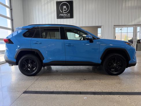 Used 2021 Toyota RAV4 LE image 5