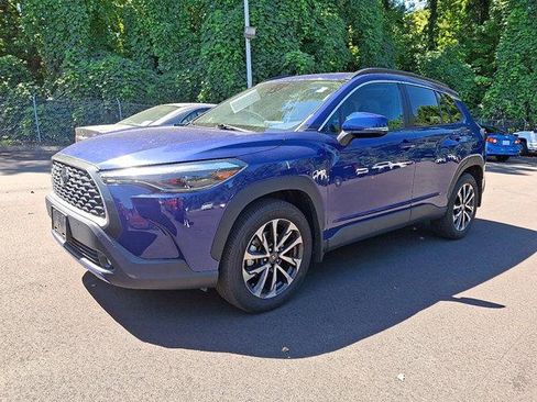 Used 2022 Toyota Corolla Cross XLE image 13