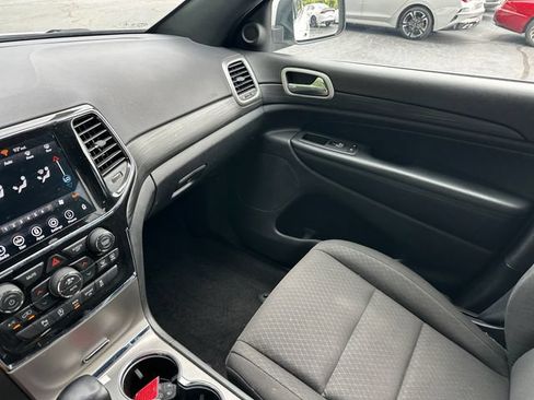 Used 2021 Jeep Grand Cherokee Laredo RWD image 29