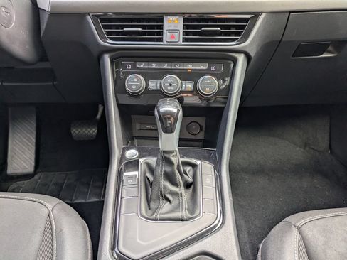 Certified 2024 Volkswagen Taos SE FWD image 19