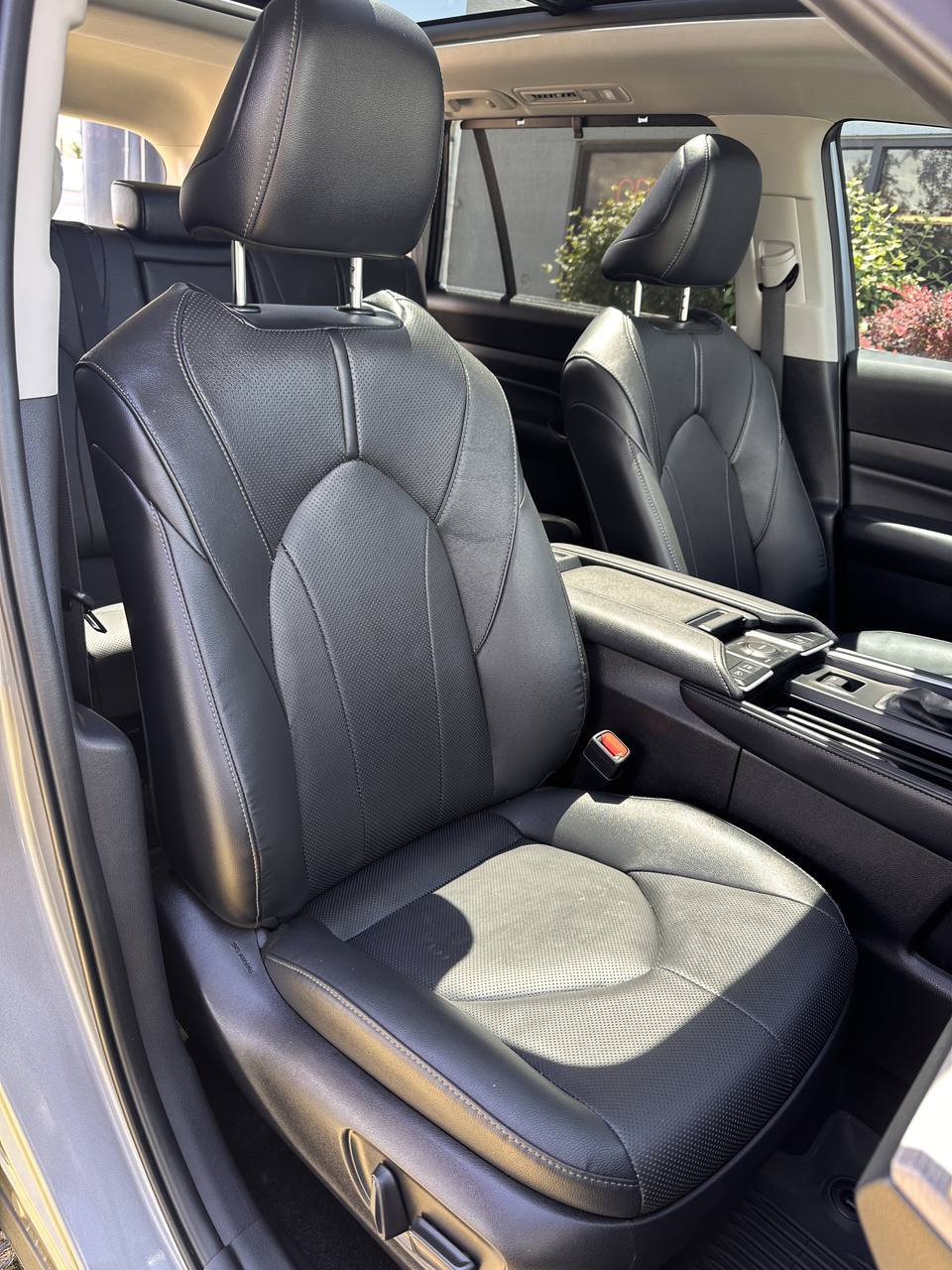 Used 2025 Toyota Grand Highlander AWD Hybrid w/ Blackout Package (GST) image 23