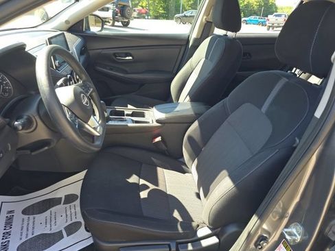 Used 2024 Nissan Sentra SV FWD image 17