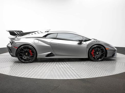Used 2022 Lamborghini Huracan STO RWD image 40