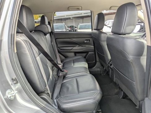 Used 2019 Mitsubishi Outlander SEL image 34