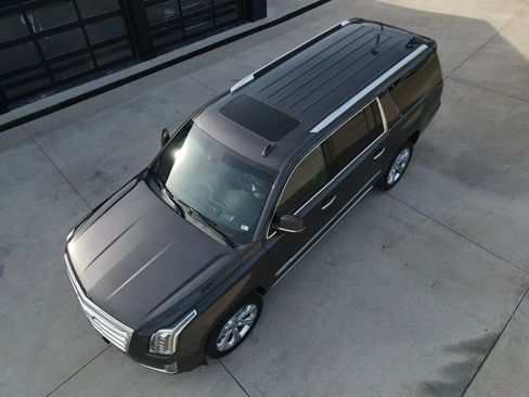 Used 2017 Cadillac Escalade ESV Platinum image 58