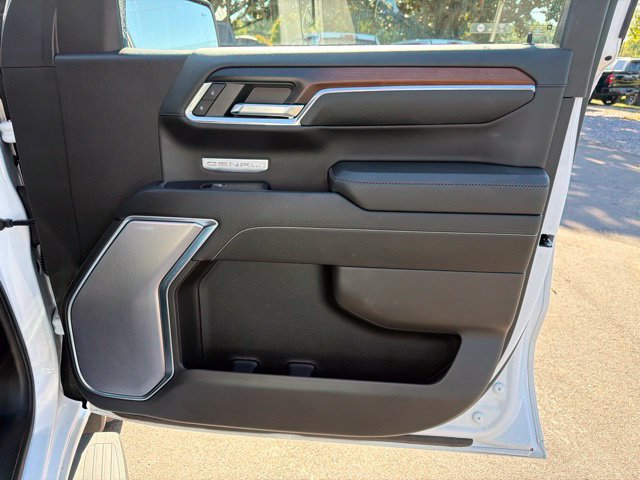 Used 2024 GMC Sierra 1500 Denali w/ Technology Package AWD/4WD image 11