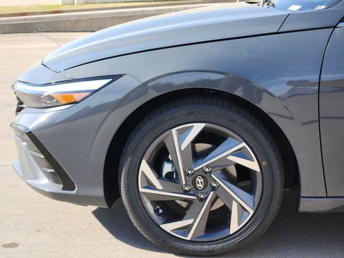 New 2026 Hyundai Elantra Limited FWD image 5